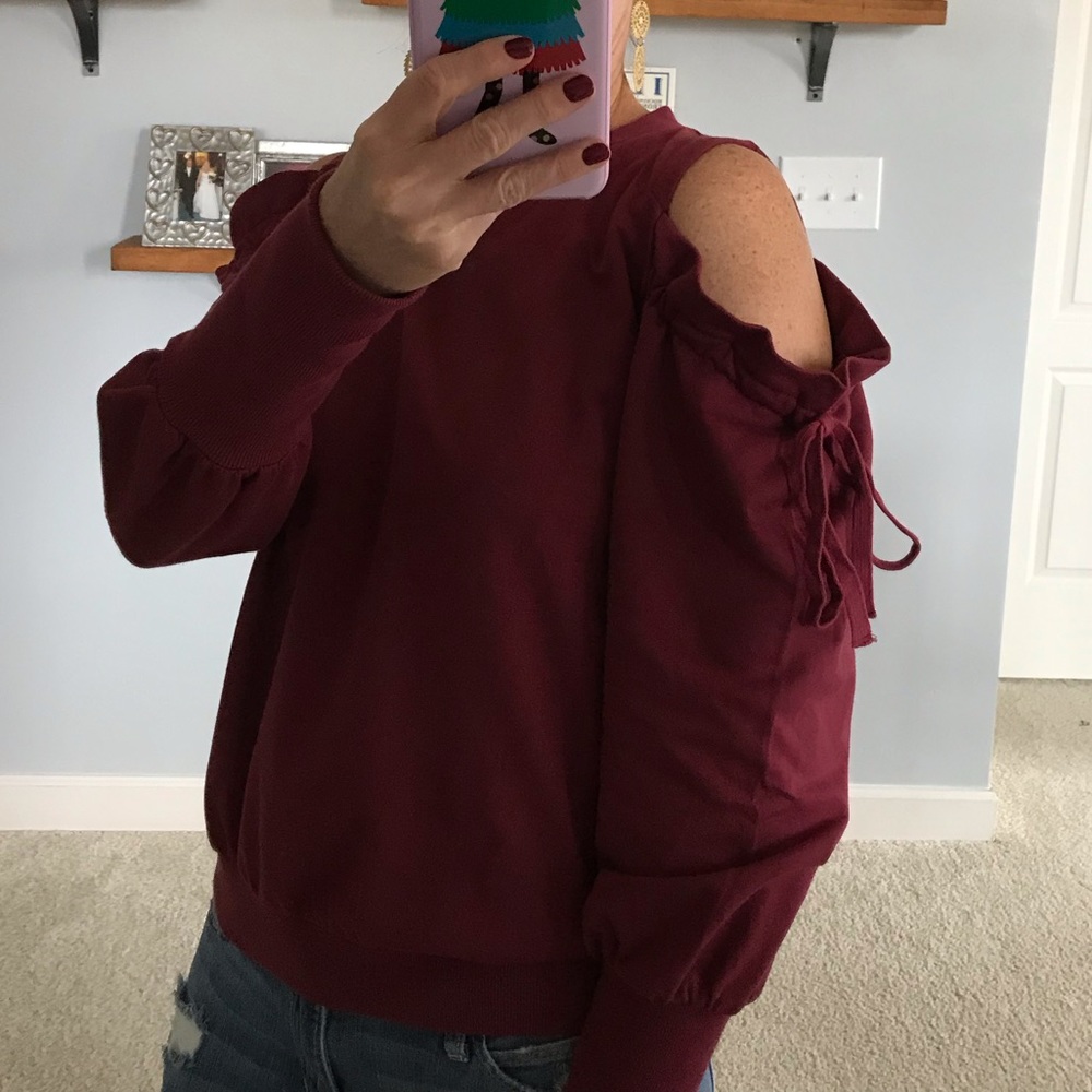 🌸SIZE SMALL🌸Wine Color Cold Shoulder Top - Picture 6 of 8